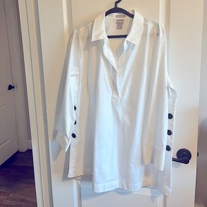 Crisp white Chicos No-Iron Tunic in size 3R. Great with denim